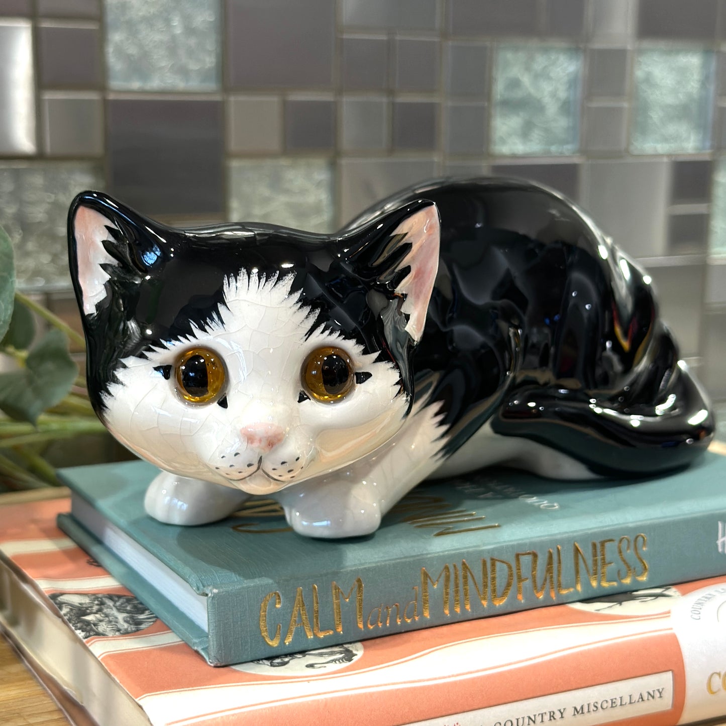 Sleek & Playful Vintage Black & White Cat Figurine - Ready to Pounce!