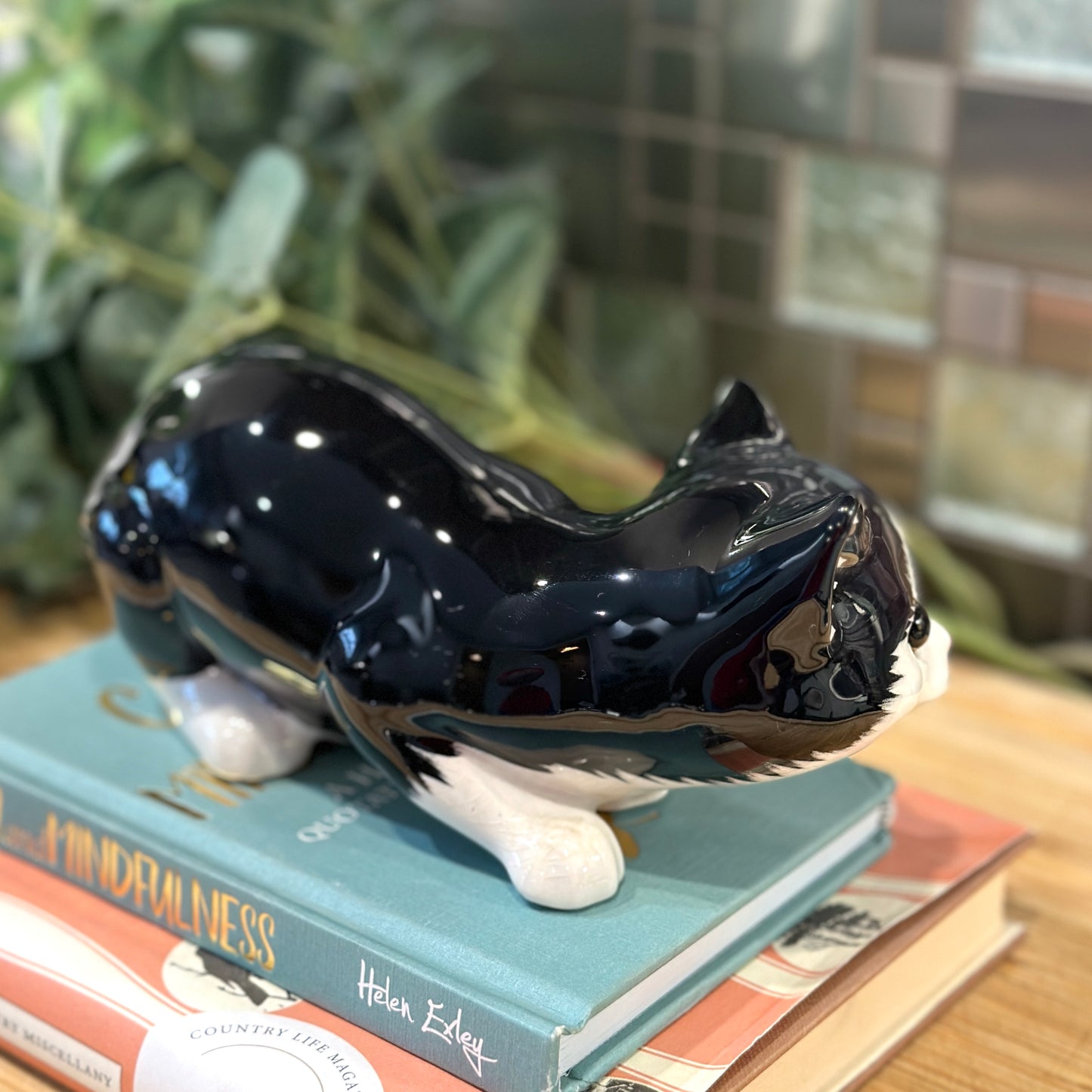 Sleek & Playful Vintage Black & White Cat Figurine - Ready to Pounce!