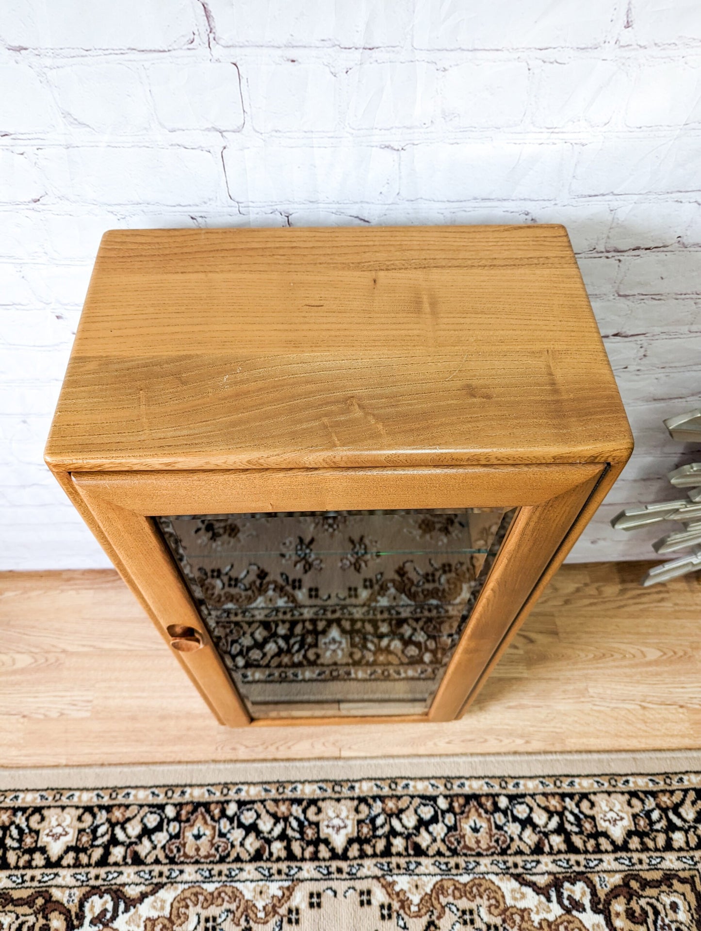 Ercol Windsor Elm Display Cabinet Single Glass Door with Glass Shelves