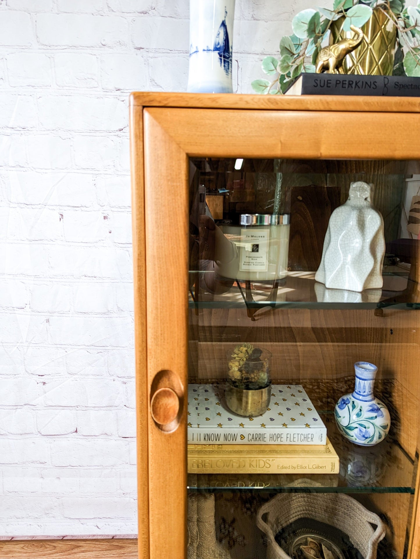 Ercol Windsor Elm Display Cabinet Single Glass Door with Glass Shelves