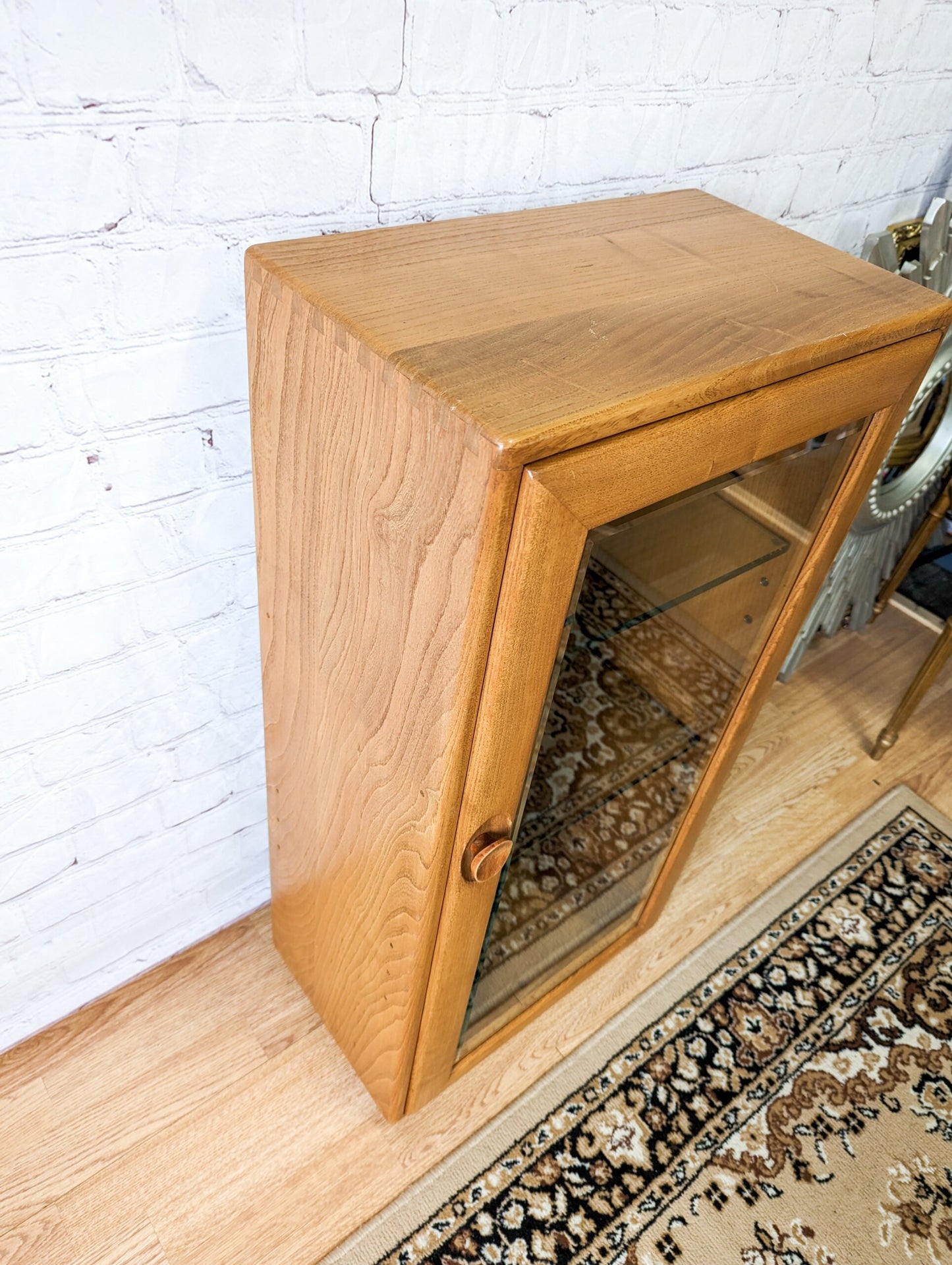 Ercol Windsor Elm Display Cabinet Single Glass Door with Glass Shelves