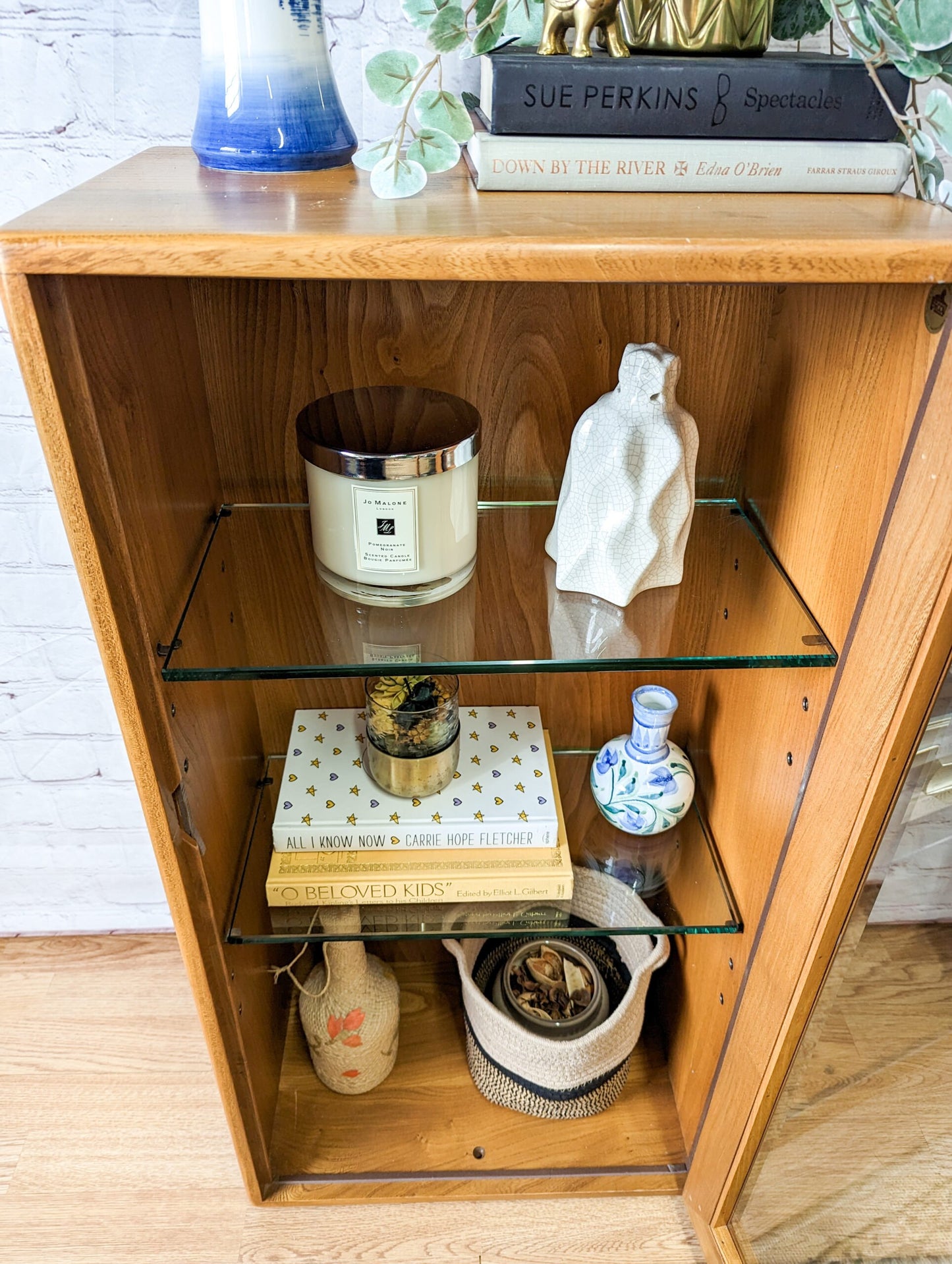 Ercol Windsor Elm Display Cabinet Single Glass Door with Glass Shelves