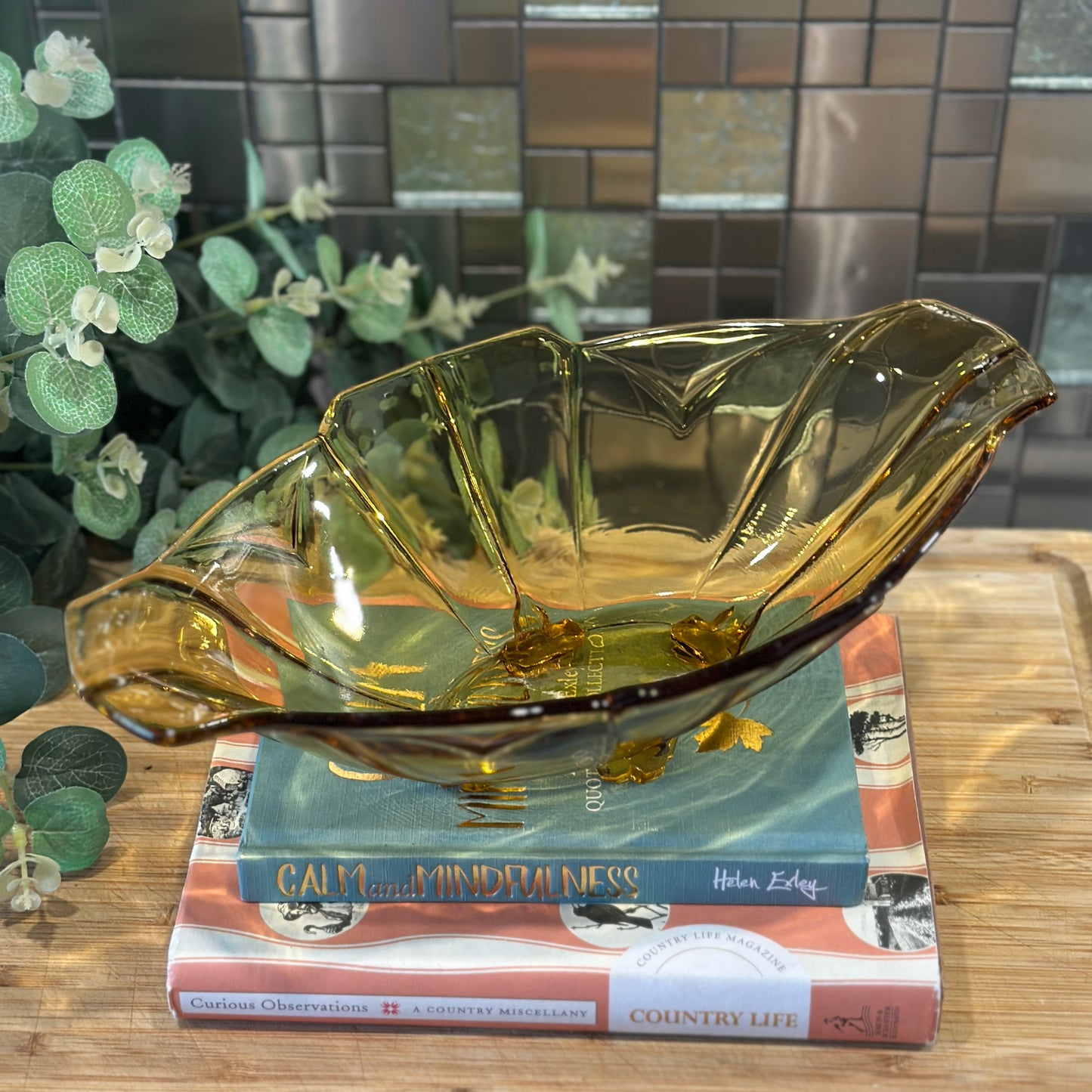 1930s Art Deco Amber Glass Bowl - Vintage Elegance