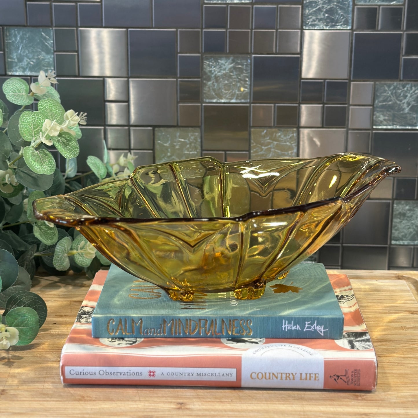 1930s Art Deco Amber Glass Bowl - Vintage Elegance