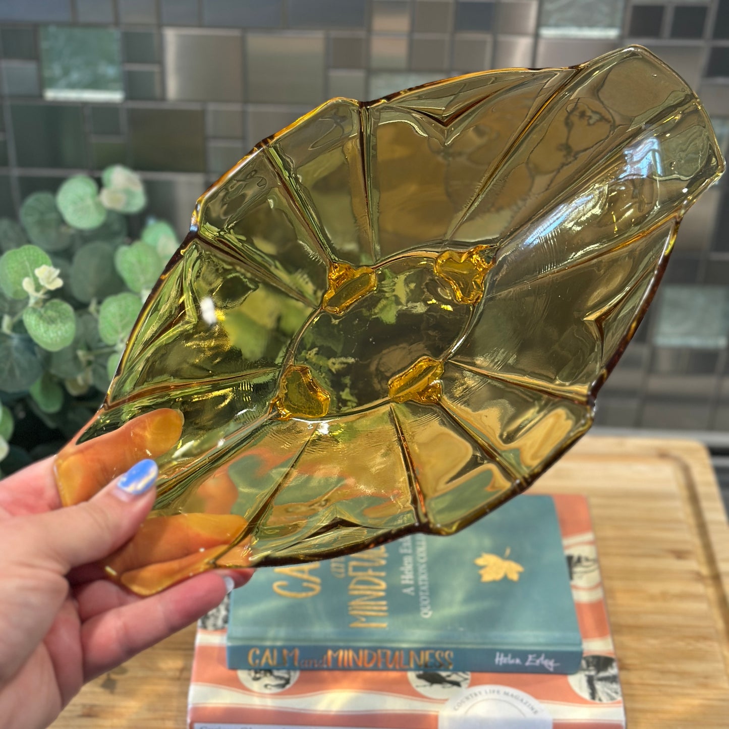 1930s Art Deco Amber Glass Bowl - Vintage Elegance