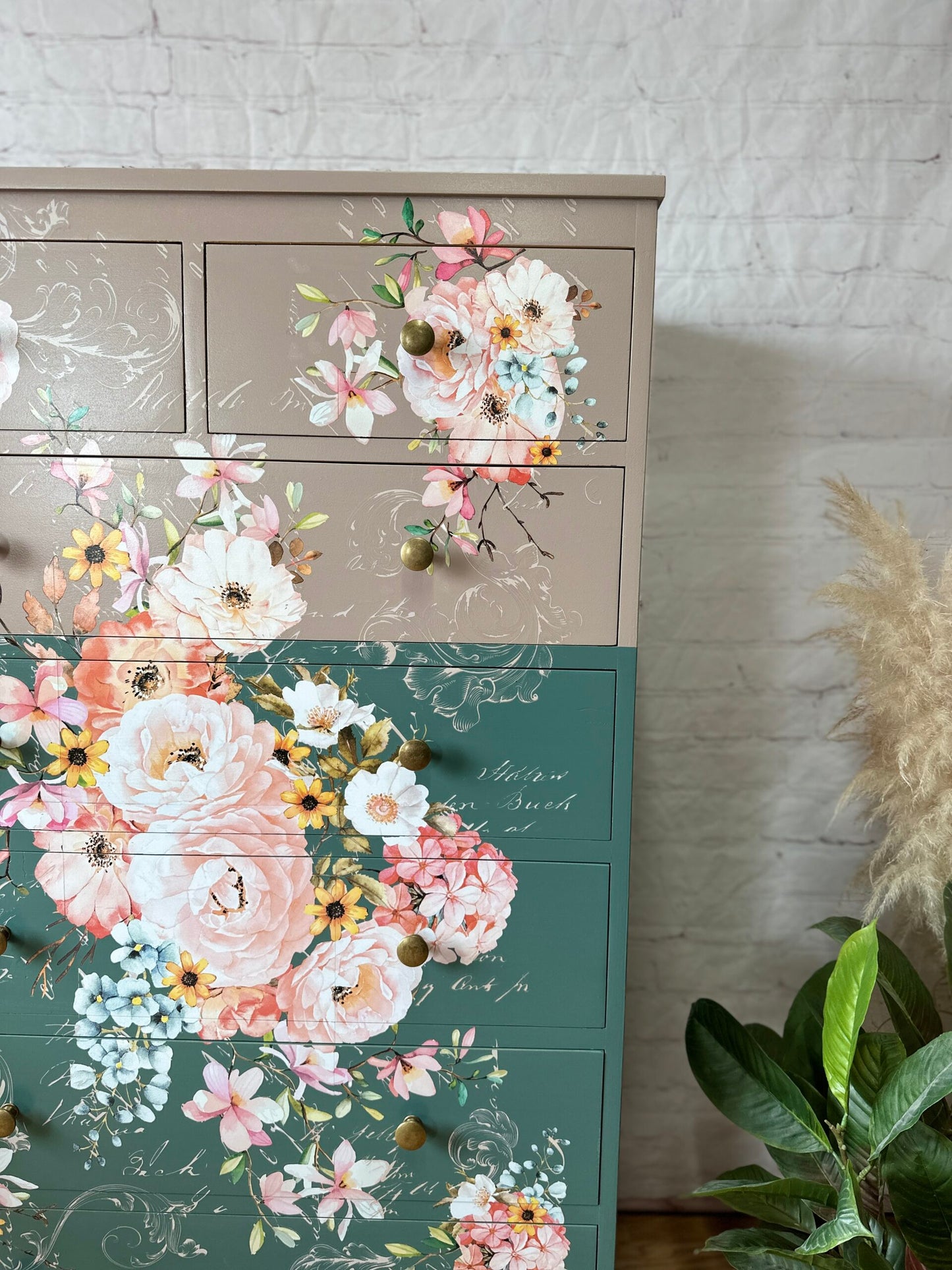 Beautiful solid wood tallboy 6-drawer chest of drawers with floral design