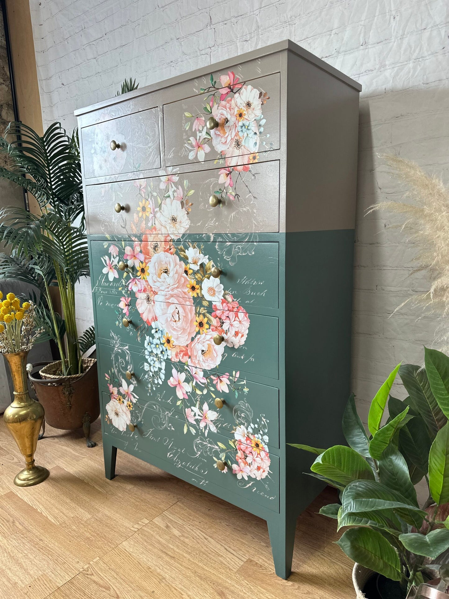 Beautiful solid wood tallboy 6-drawer chest of drawers with floral design