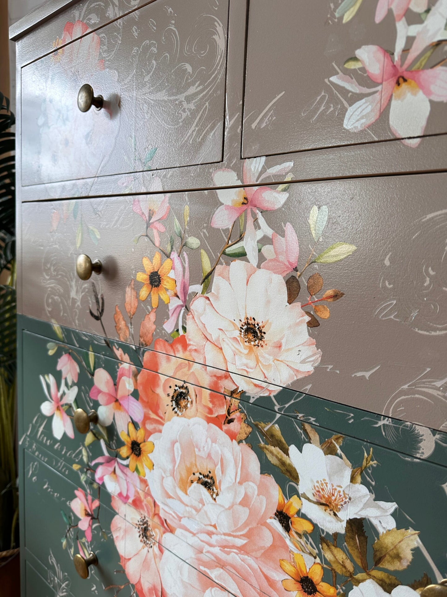 Beautiful solid wood tallboy 6-drawer chest of drawers with floral design