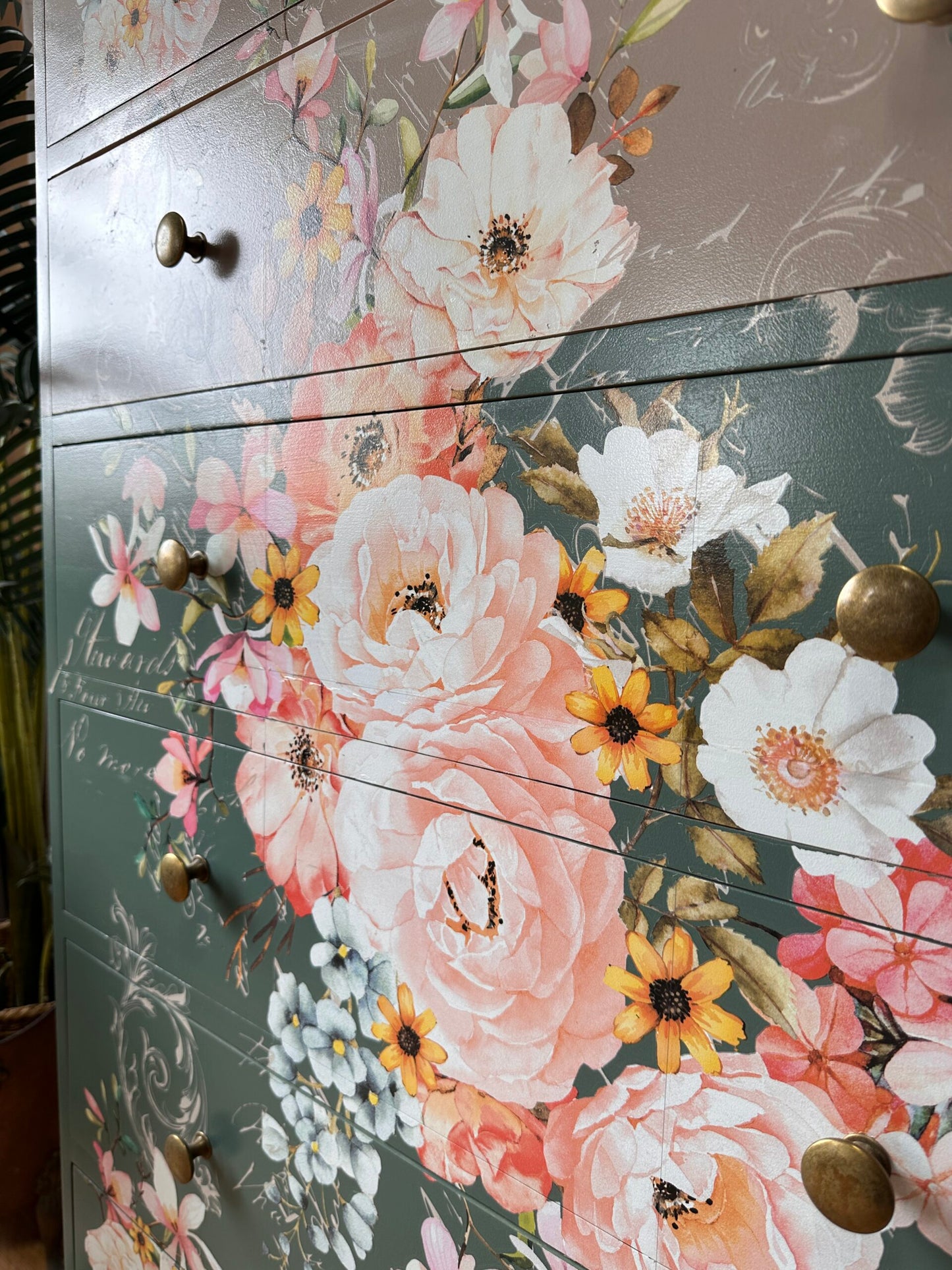 Beautiful solid wood tallboy 6-drawer chest of drawers with floral design