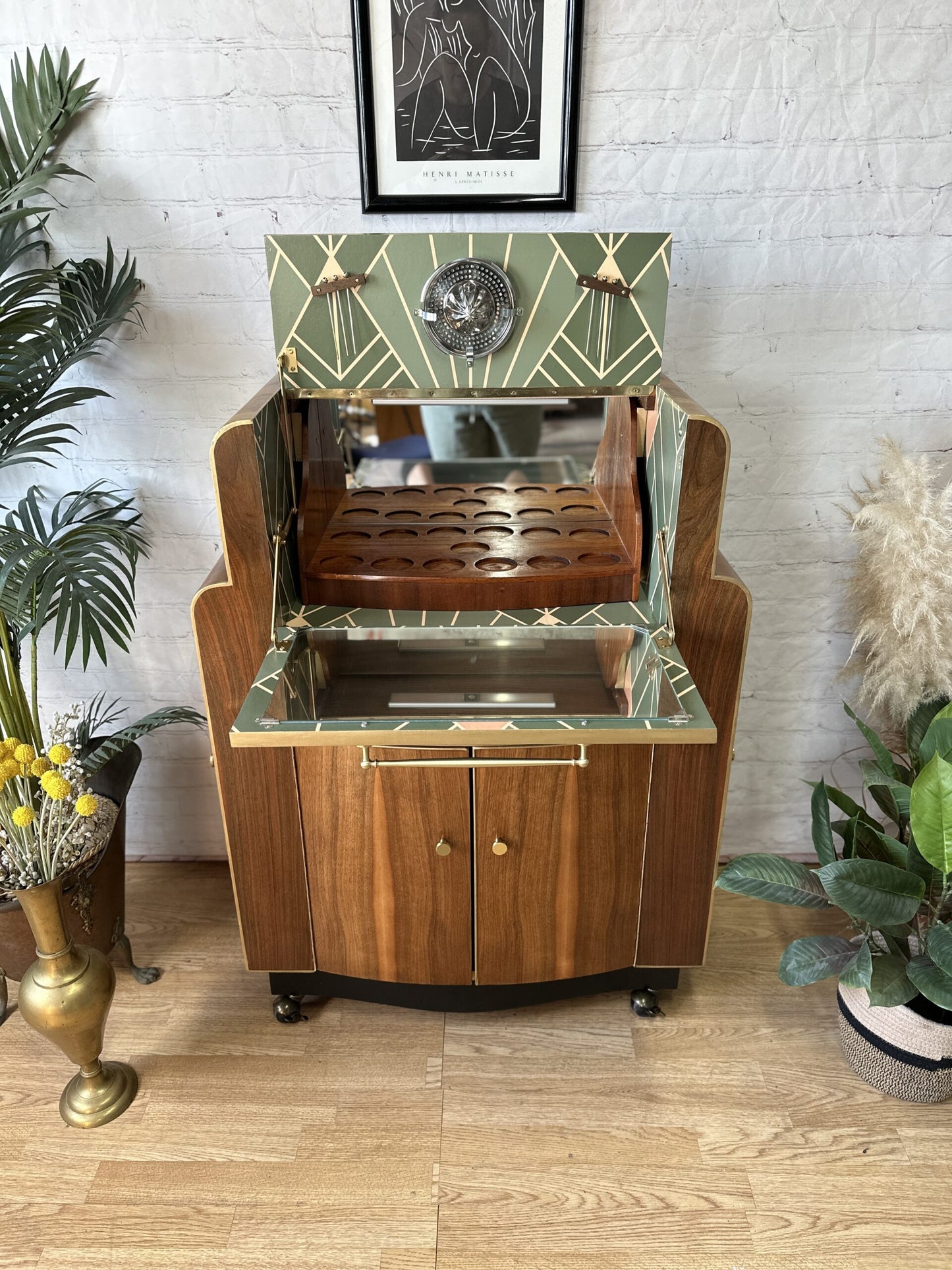 Cocktail Cabinet, Vintage Drinks Bar, Art Deco, 1930’s Drinks Unit, Retro Bar, Walnut