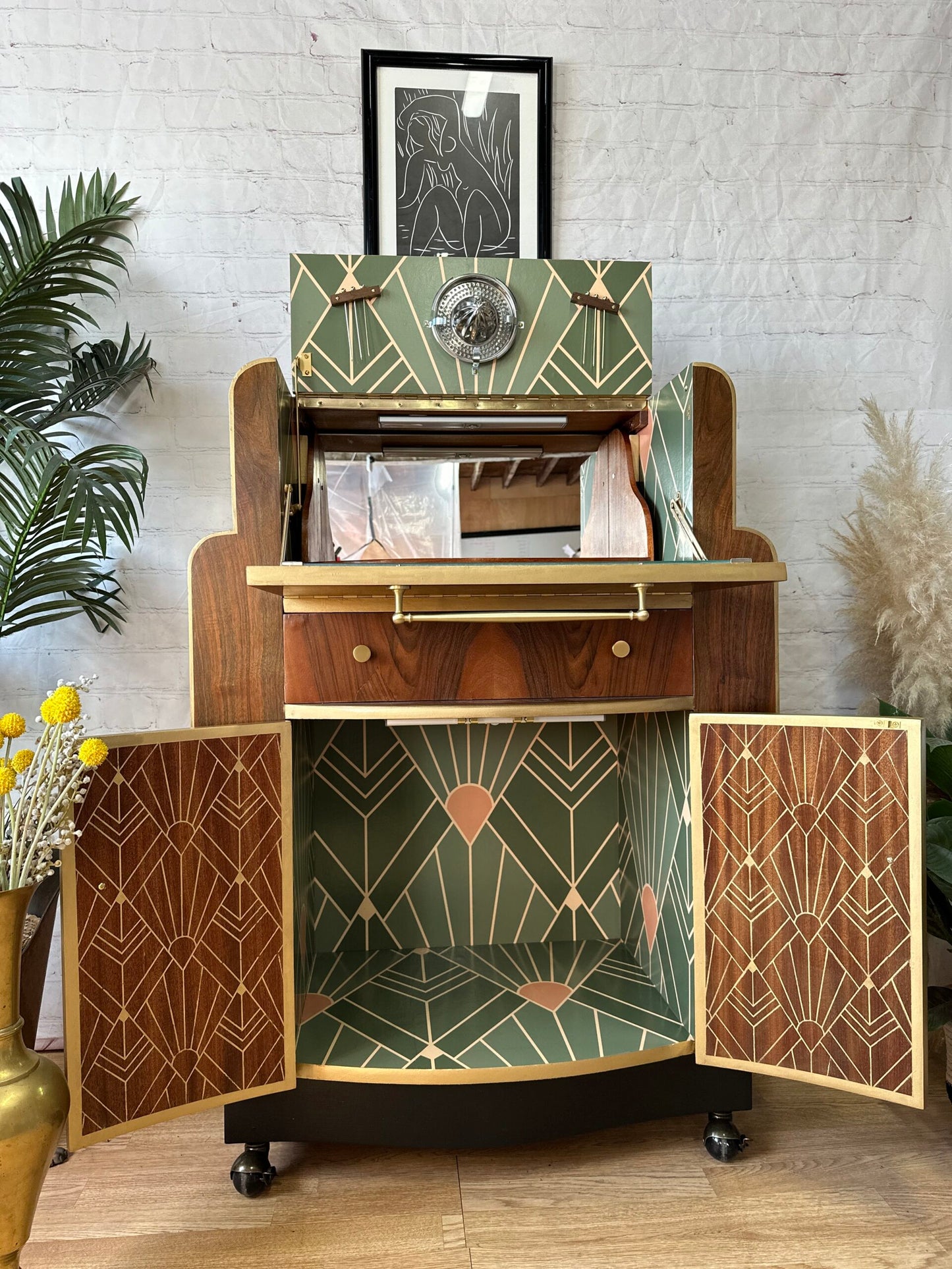 Cocktail Cabinet, Vintage Drinks Bar, Art Deco, 1930’s Drinks Unit, Retro Bar, Walnut