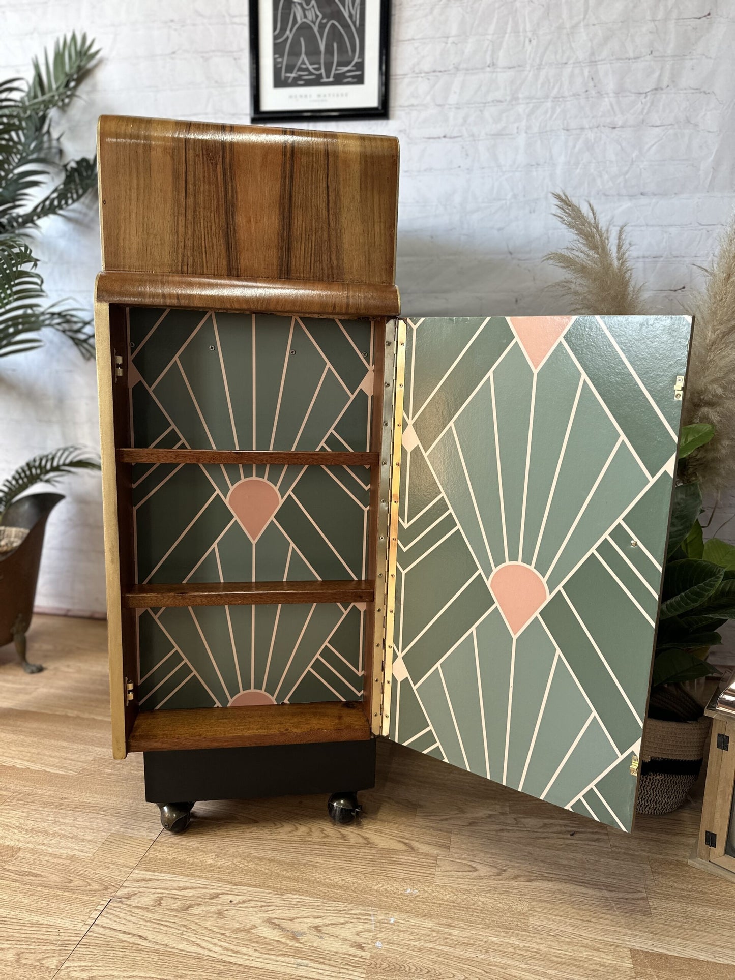 Cocktail Cabinet, Vintage Drinks Bar, Art Deco, 1930’s Drinks Unit, Retro Bar, Walnut